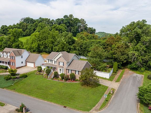 5th image of 700 Glen Oaks Pl