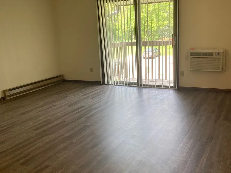 1320-1322 W Meadows Dr — Photo 17