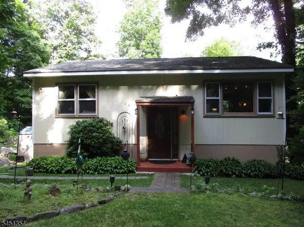 24 W Shore Dr, Vernon Twp., NJ 07462