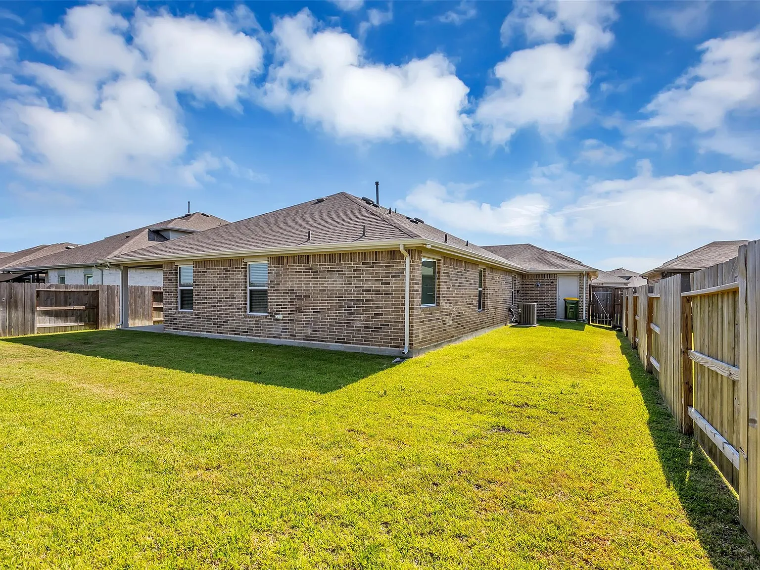4 bed, 3.0 bath, 1988 sqft, $2,800 — Photo 2