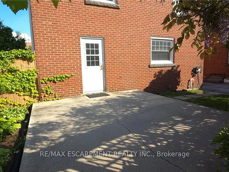 2047 James St — Photo 27
