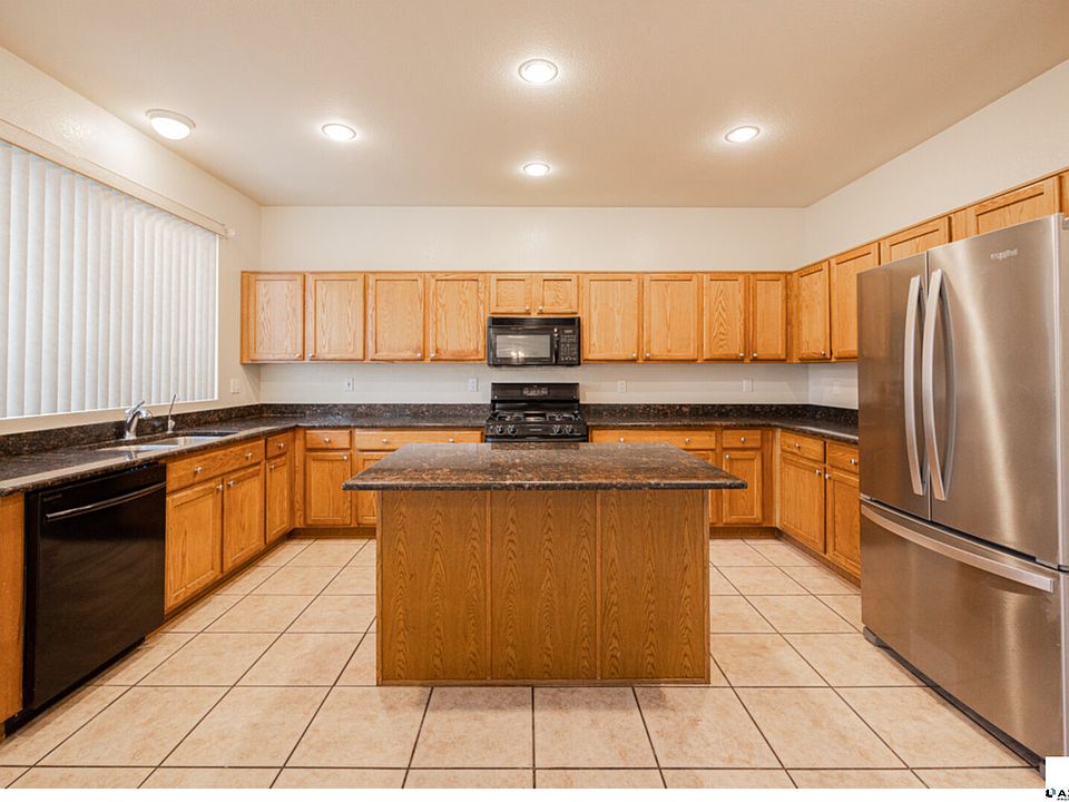 1st image of 1131 W Longhorn Dr