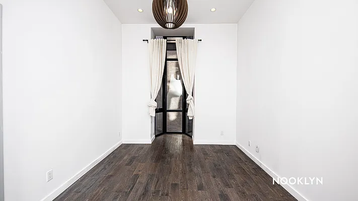 Rented by Nooklyn NYC LLC | media 21