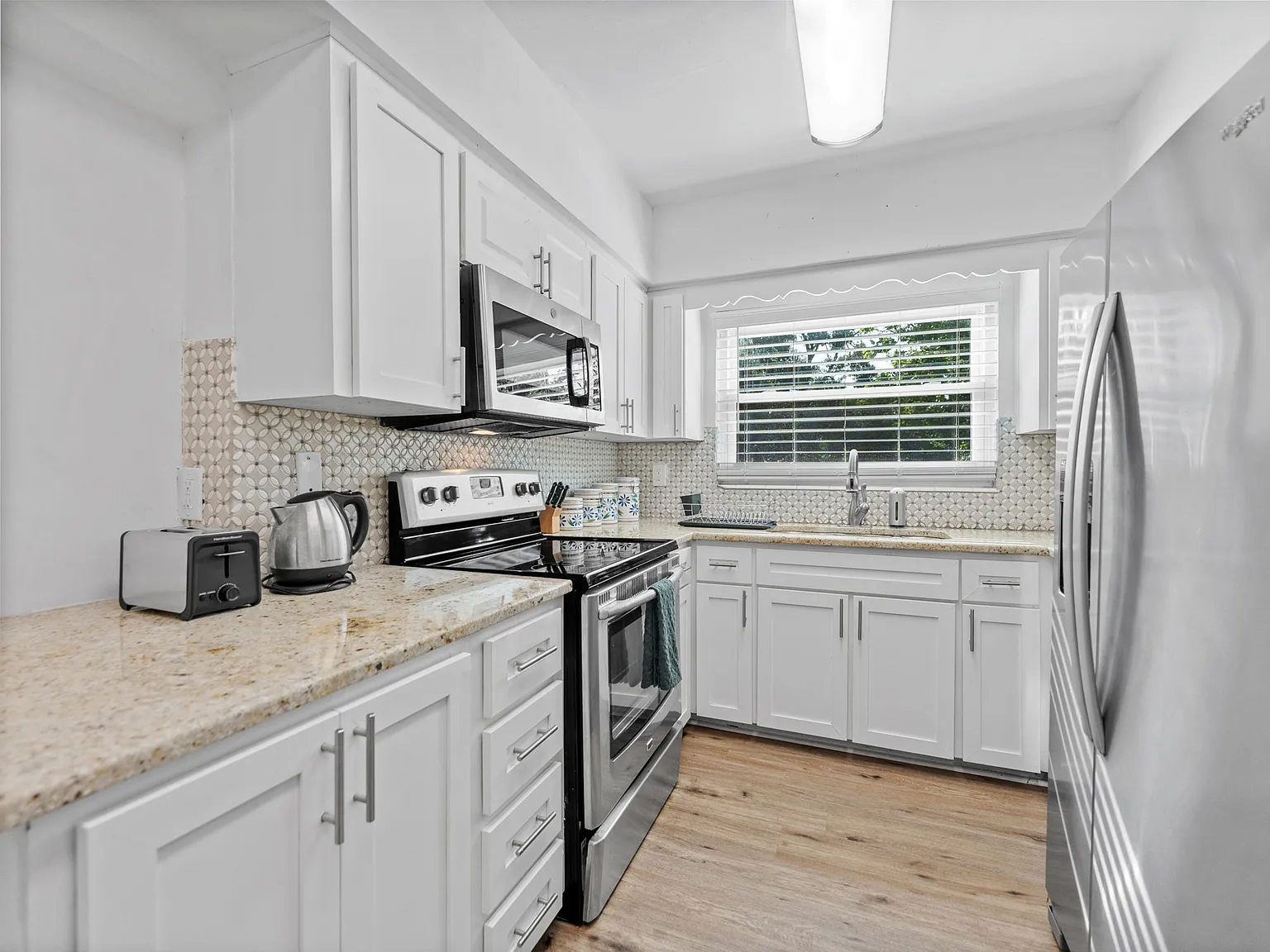 2 bed, 800 sqft, $2,500 — Photo 4