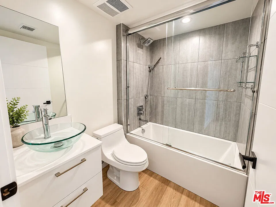 1434 N Poinsettia Pl — Photo 4