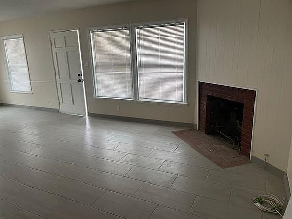 5th image of 17221 Kittridge St
