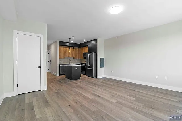 Studio, 577 sqft, $2,500 — Photo 3