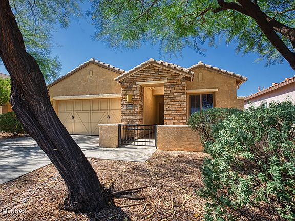 3rd image of 1096 W Versilia Dr