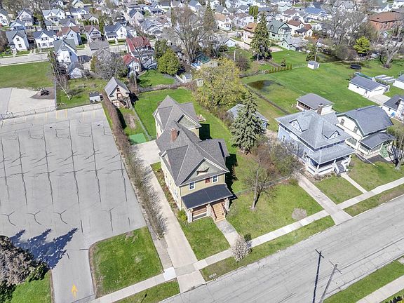 3rd image of 143 E MERRILL AVENUE