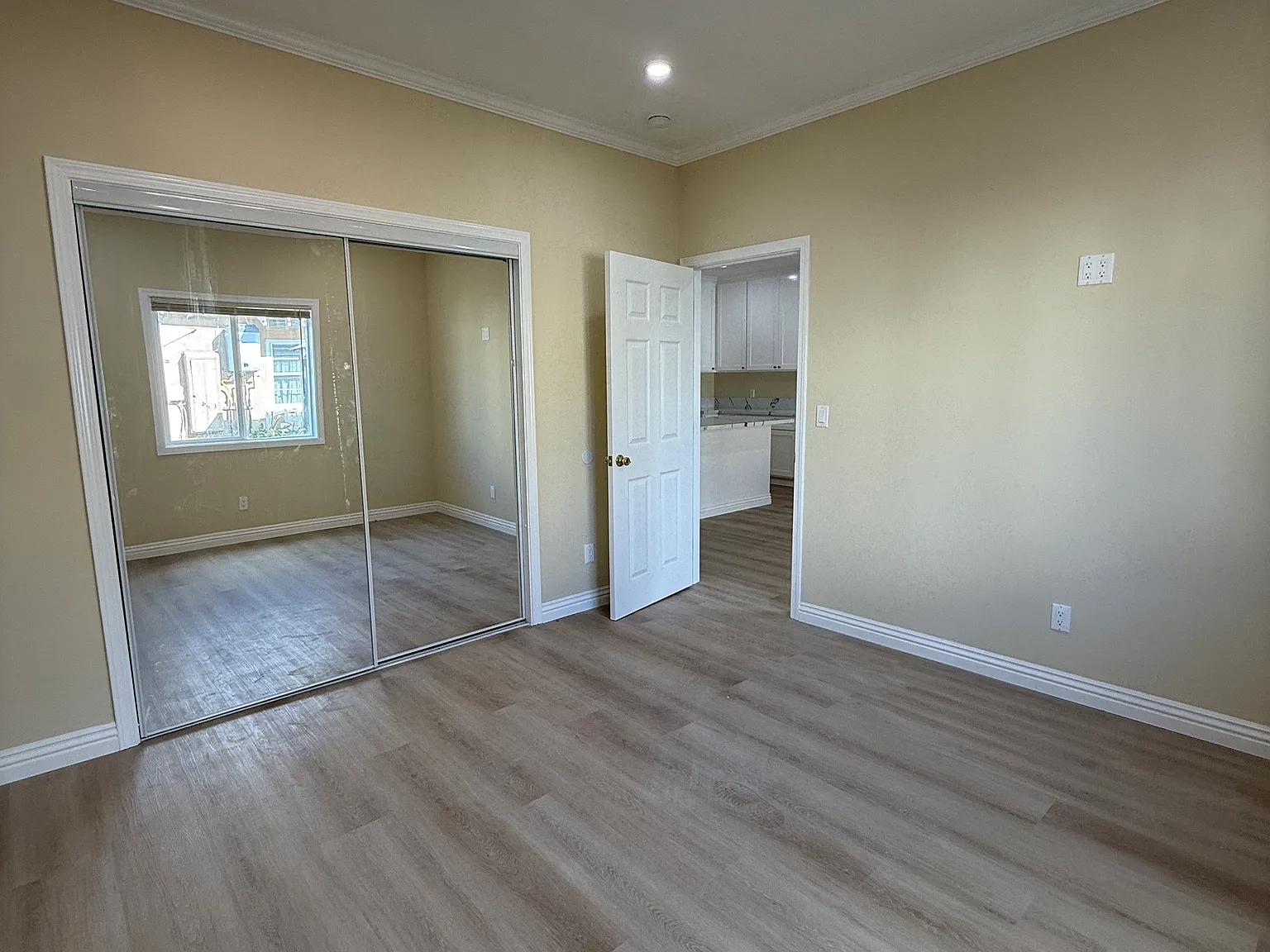 3 bed, 1100 sqft, $3,150 — Photo 3
