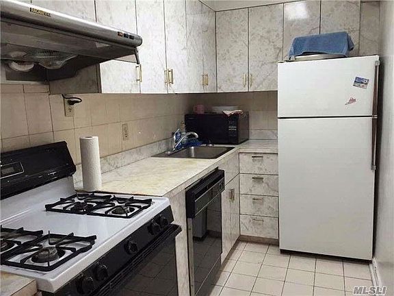 3rd image of 4265 Kissena Blvd APT 211