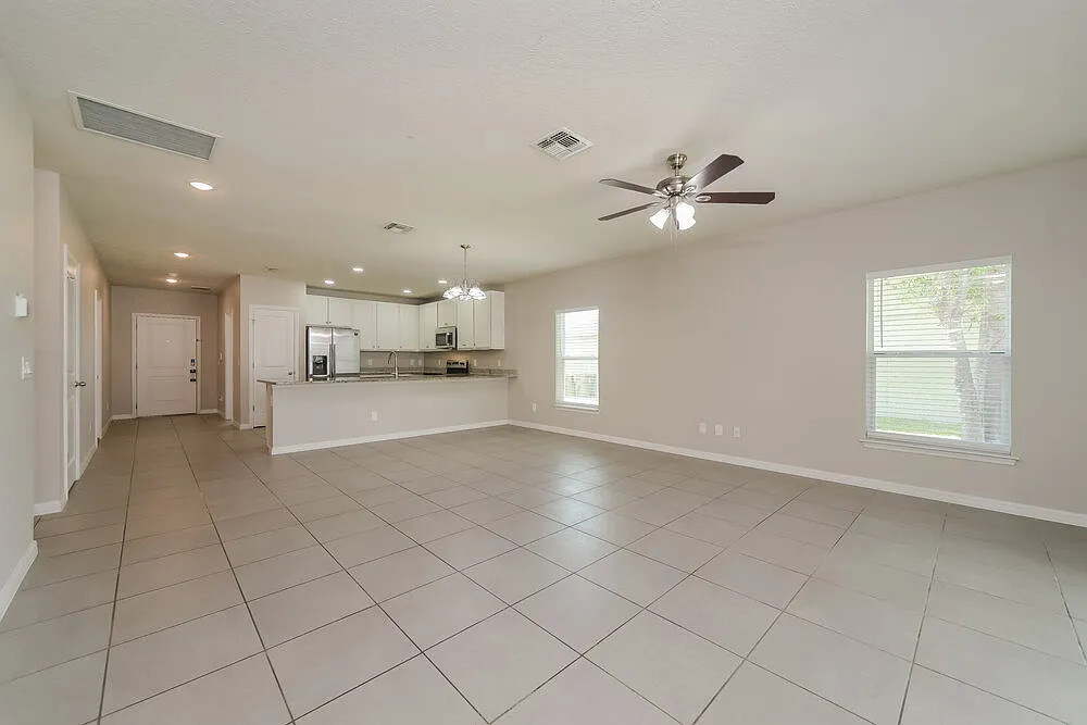 4 bed, 2.0 bath, 1661 sqft, $1,795 — Photo 4