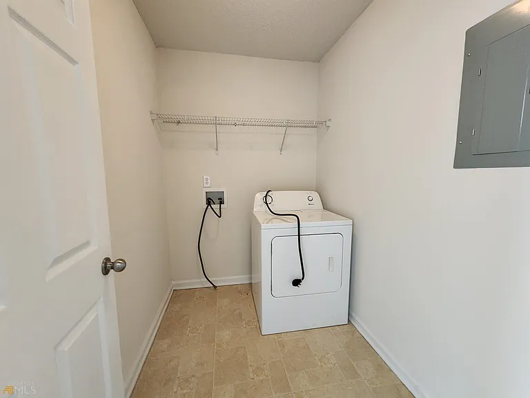7130 Cavender Dr S — Photo 16
