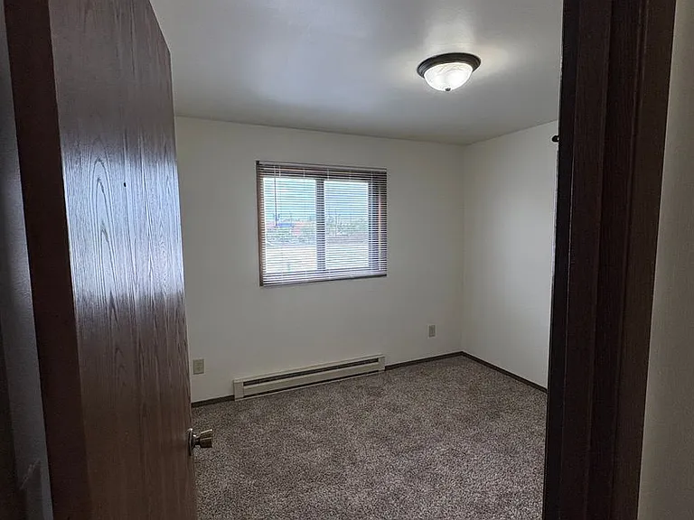 Fox Point Square Apartments - 945 — Photo 3