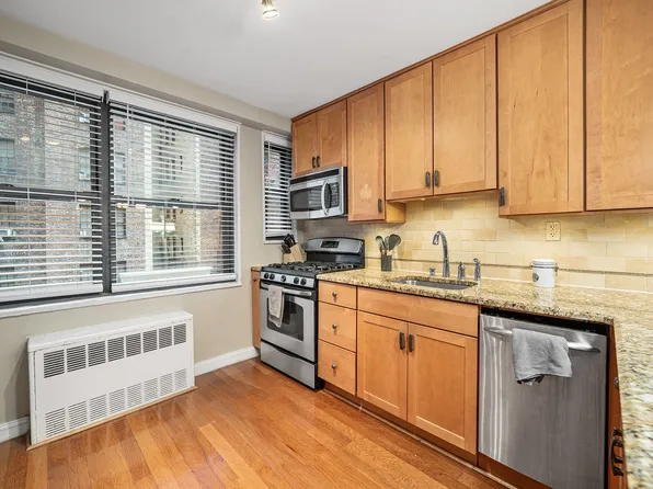 305 East 40th Street image 5 of 19