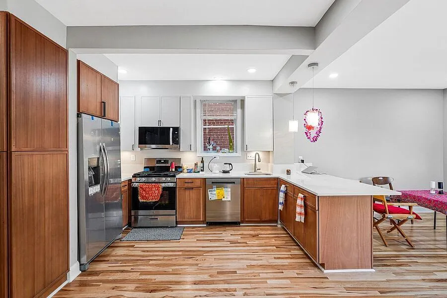 Spacious 5-Bedroom Home with Den and Balcony in Columbia Heights — Photo 1