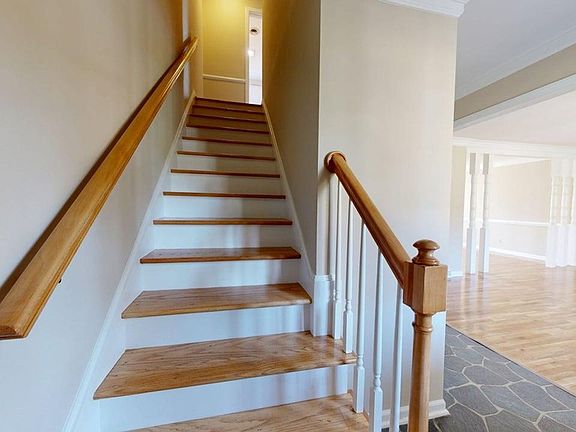2nd image of 133 Briarcliff Ln