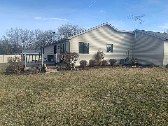 3rd image of 7412 N Oak Dr