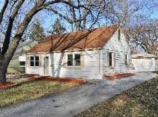 570 Farnum St, Aurora, IL 60505