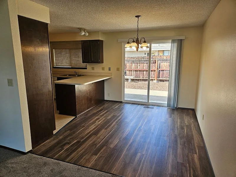 2 bed, 1000 sqft, $1,500 — Photo 4