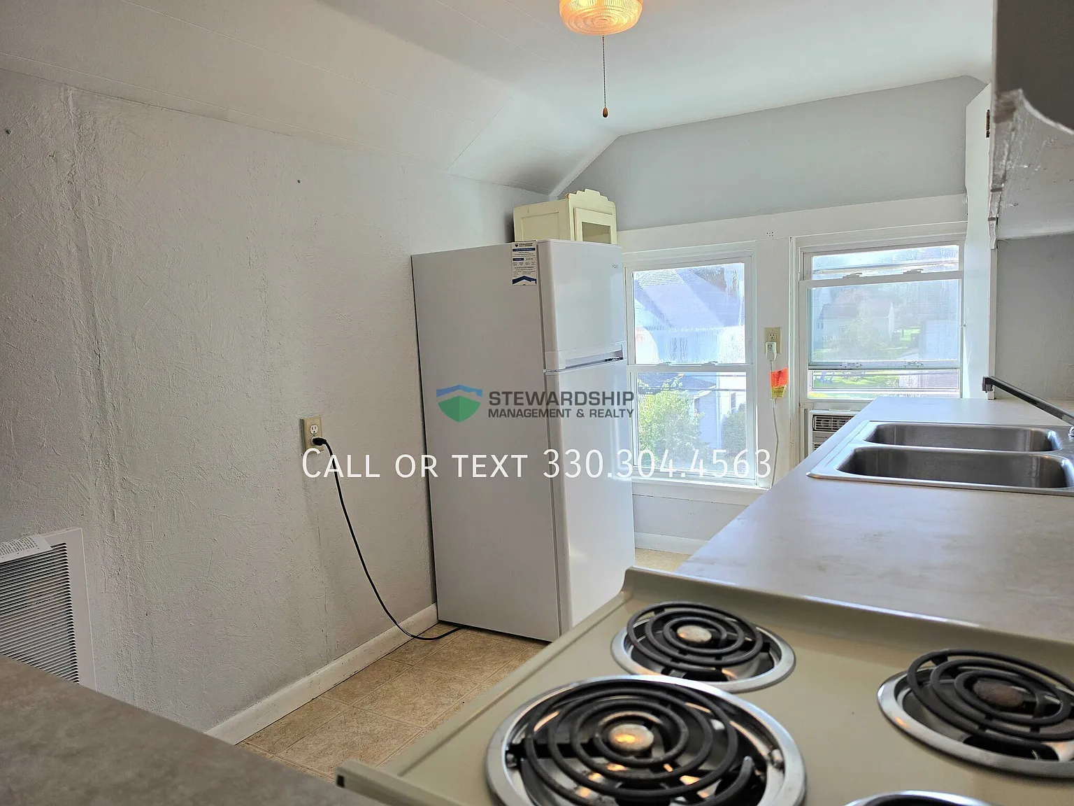 Move-In Special! Efficiency Apartment In North Canton Available Now! — Photo 2
