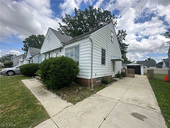3rd image of 25730 Shoreview Ave