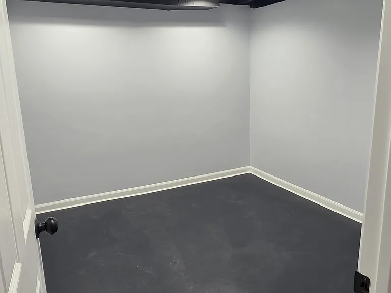 5337 W Gladys Ave #BASEMENT — Photo 5