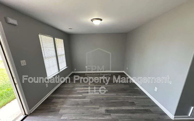 4 bed, 2.0 bath, 1273 sqft, $1,425 — Photo 4