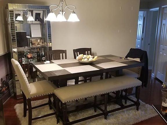 2nd image of 9S060 Lake Dr #12101