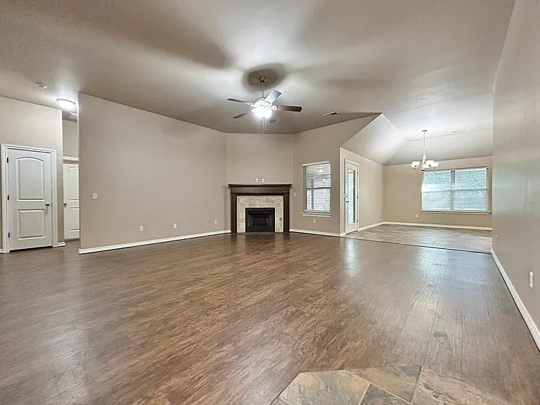 2222 Brook Dr — Photo 3