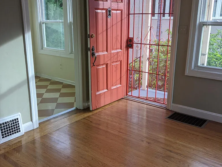 418A Capitol St — Photo 17