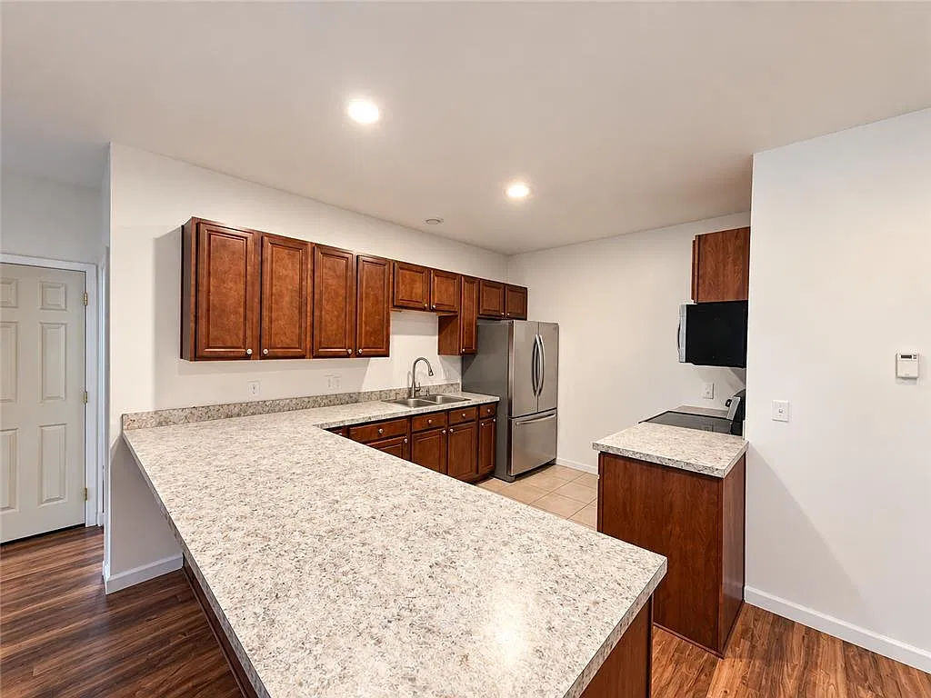 2 bed, 1.0 bath, 1130 sqft, $1,800 — Photo 4