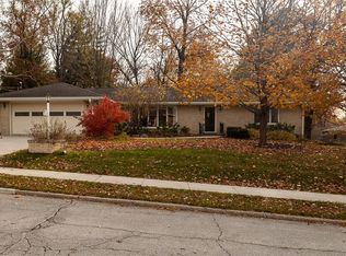 6520 Del Matro Ave, Windsor Heights, IA 50324