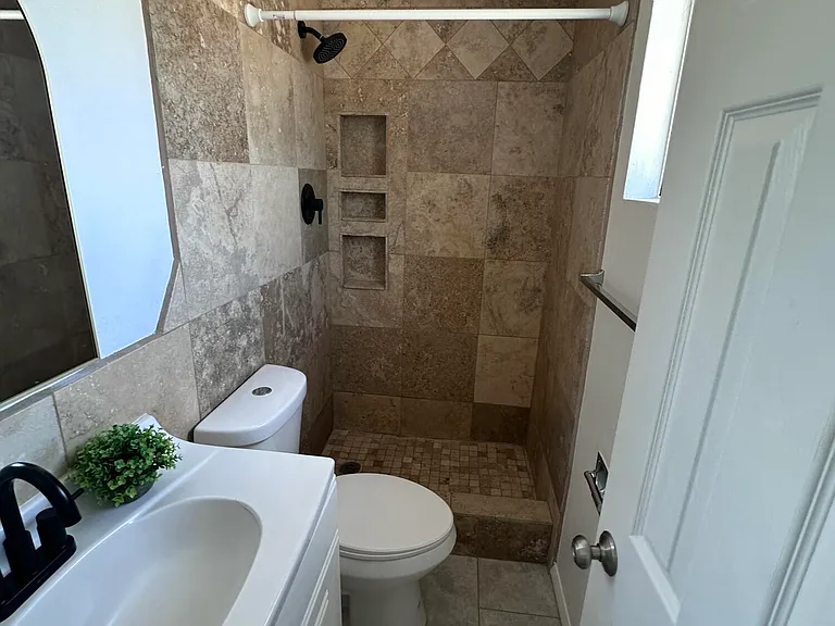 1050 W Romo Jones St — Photo 7