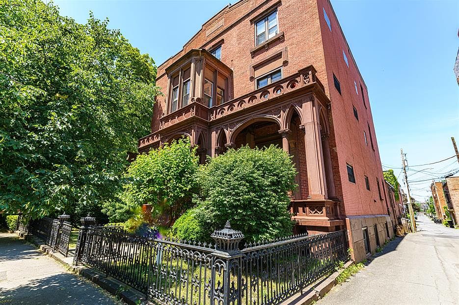 1st image of 204 Washington St APT 2A