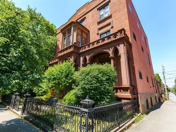 204 Washington St APT 2A, Troy, NY 12180