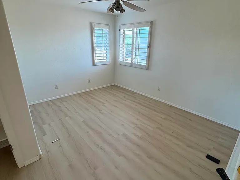 1338 E 10th Pl — Photo 18