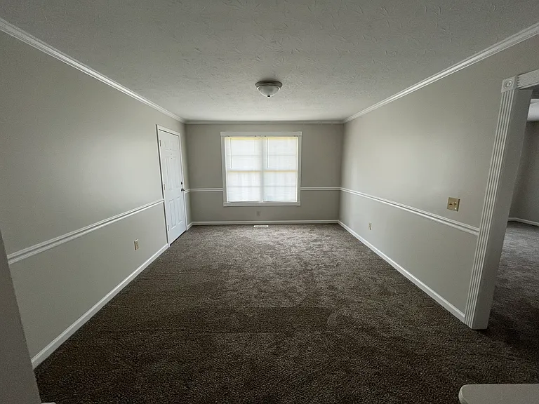920 E Main St — Photo 4