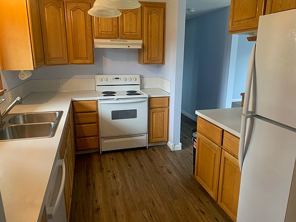 4th image of 414 1/2 E 91st St