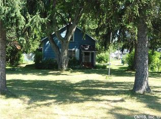 323 Melrose Dr, North Syracuse, NY 13212