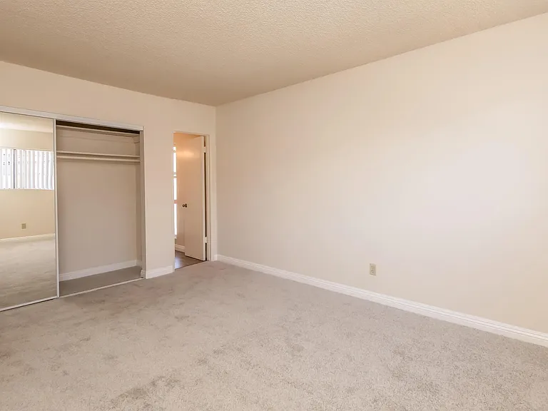 Ocean West Apartments — Photo 32