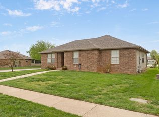 406 S Casa Grande Avenue, Springfield, MO 65802