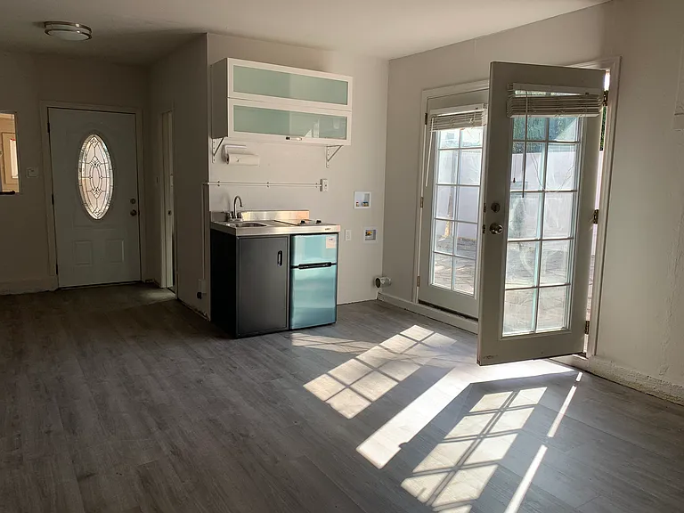 342 S Madrona Ave #B — Photo 1