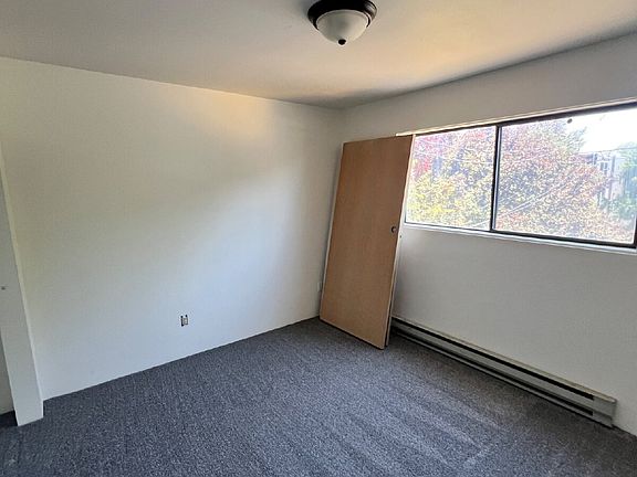 4th image of 77 W 16th Ave