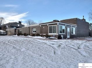 220 Heavenly Dr, Omaha, NE 68154