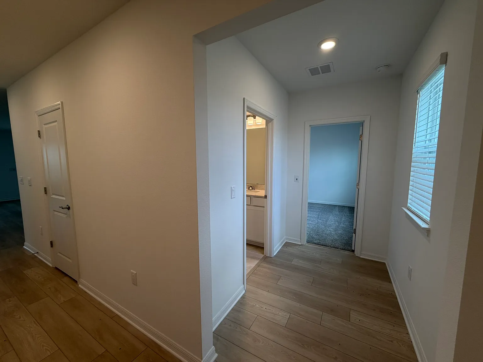 4 bed, 6368 sqft, $3,999 — Photo 4
