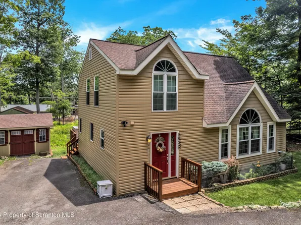 1040 Sunrise Ter, Lake Ariel, PA 18436