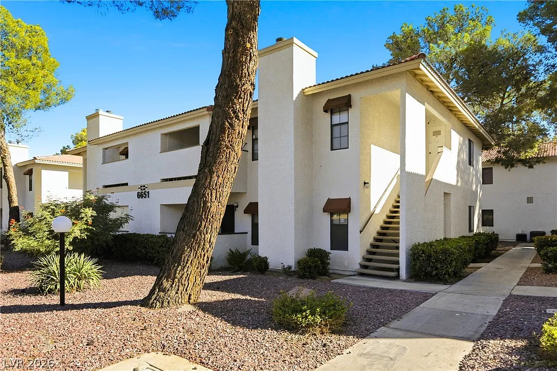 2 bed, 2.0 bath, 1013 sqft, $1,250 — Photo 1