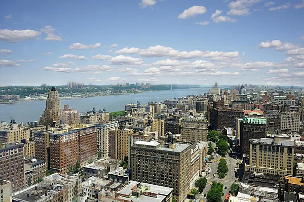 Sold by Corcoran | media 24