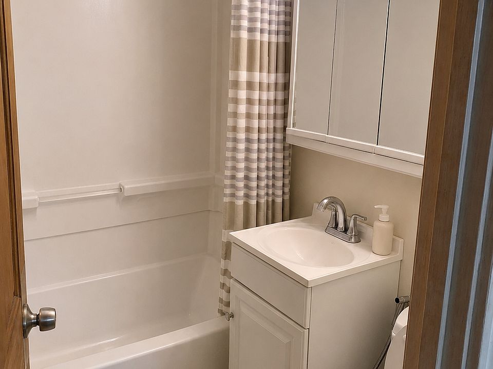 1st image of 376 Riverway APT 11
